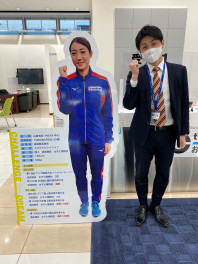 山崎選手の等身大パネルが到着しました！